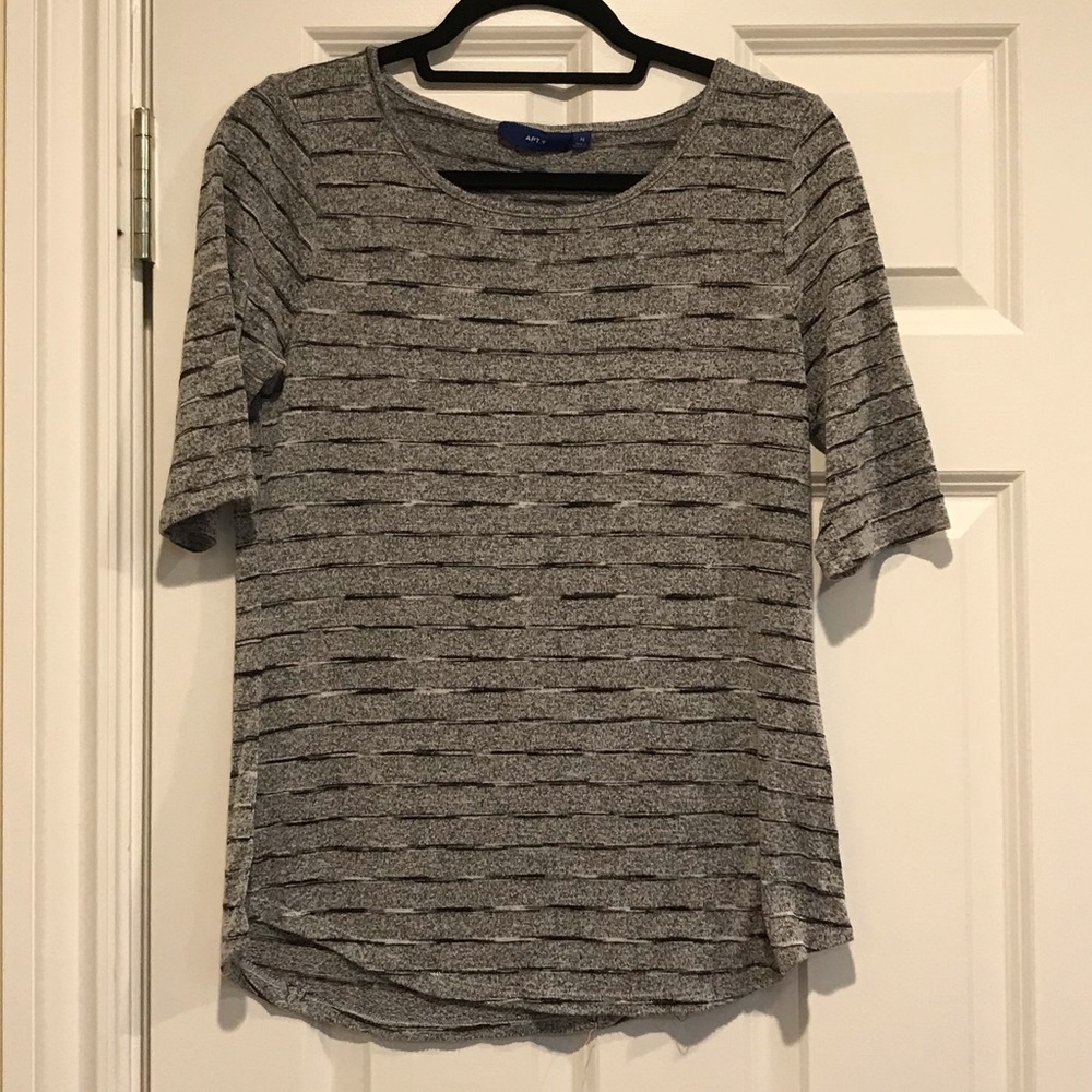 Apt 9 top